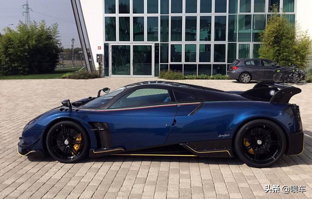 张康阳的帕加尼，全球20台，挂瑞士车牌，26岁就开上了