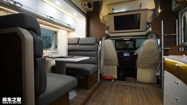 宇通依维柯6.5吨高配房车价格,宇通6.5t进口依维柯c型房车