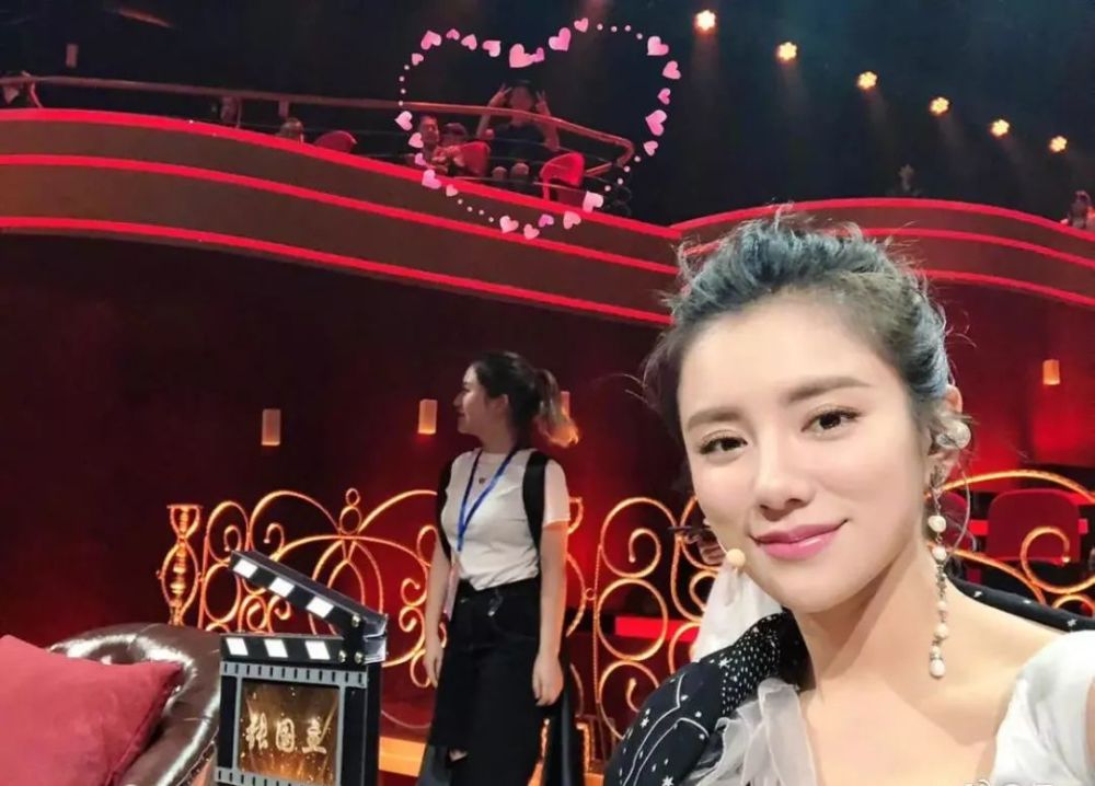 让我们回顾一下朱丹口误经典回顾,朱丹最近几次口误事件