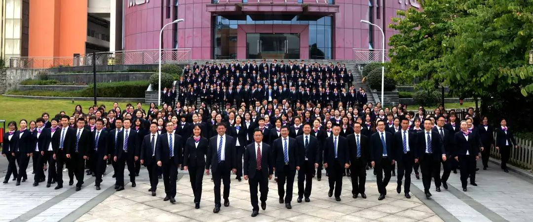 成都名校长的温度教育：期待把眉山冠城七中办成百年名校