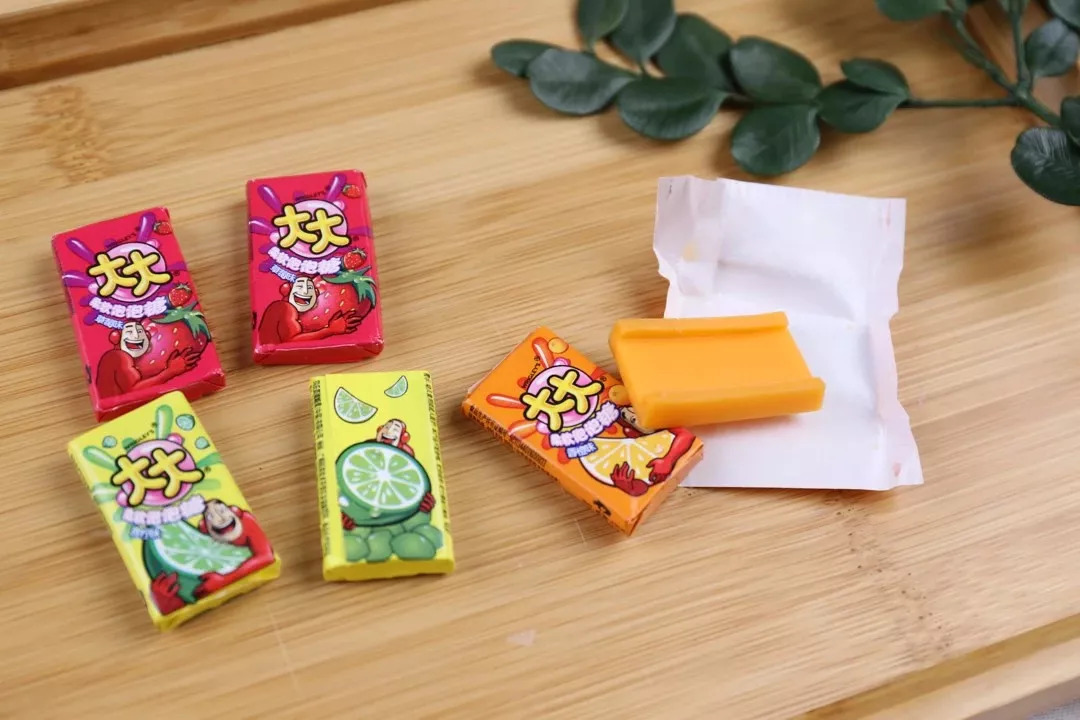 80后的童年回忆零食粘牙糖小卖部,8090后的童年回忆小零食小黄桃