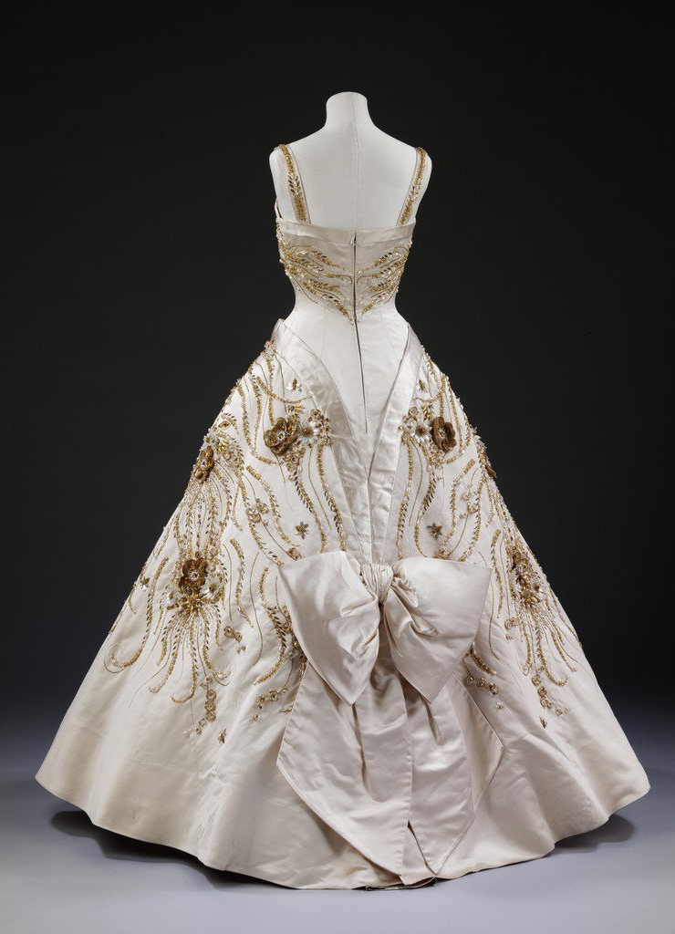 英女王高贵优雅的一生,英女王高贵气质的视频