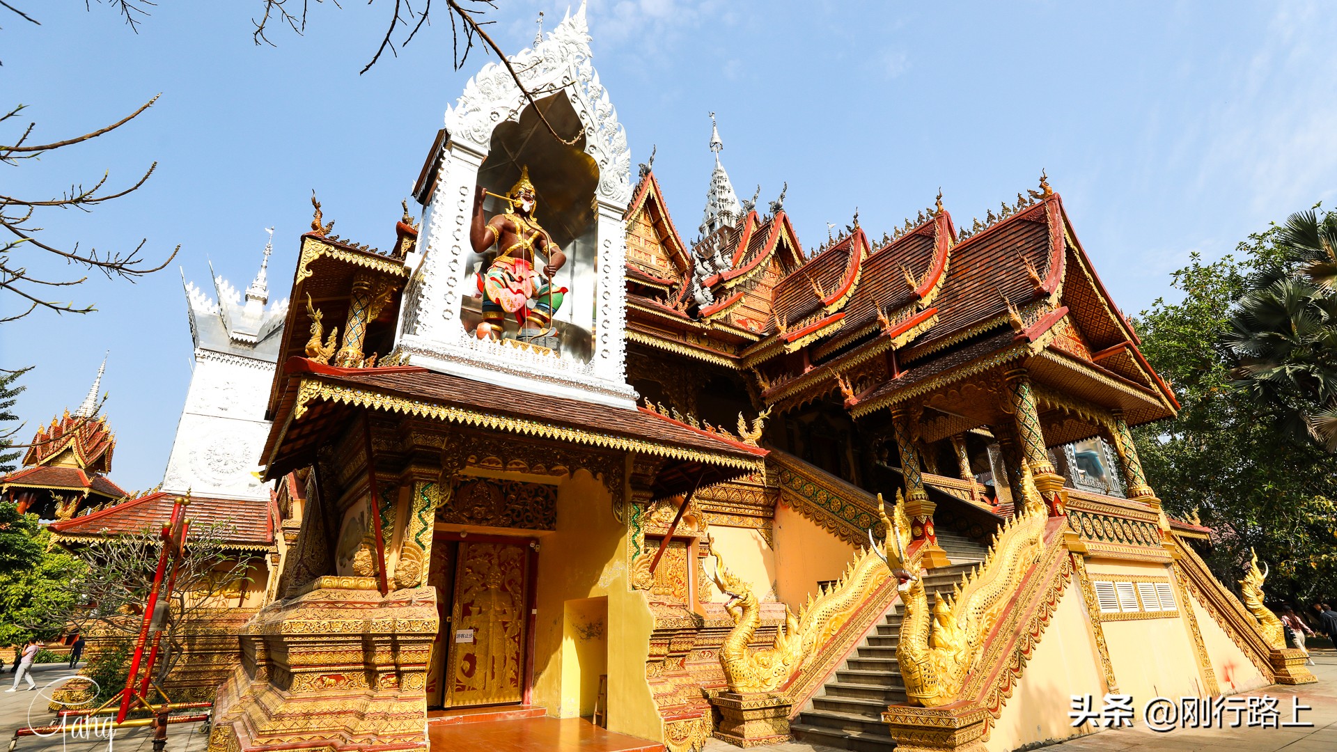 西双版纳总佛寺，历史悠久，佛教信徒将此寺视为拜佛圣地