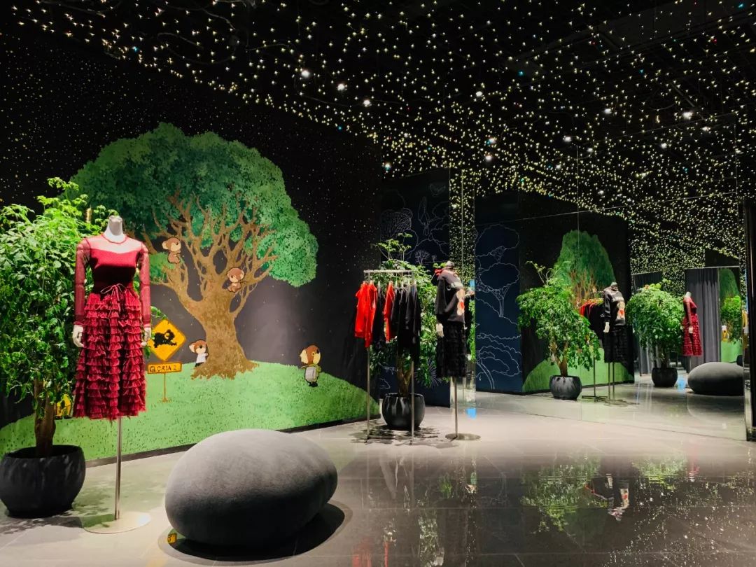 这个品牌把星空搬进店里，路过的人都大呼：太惊艳了