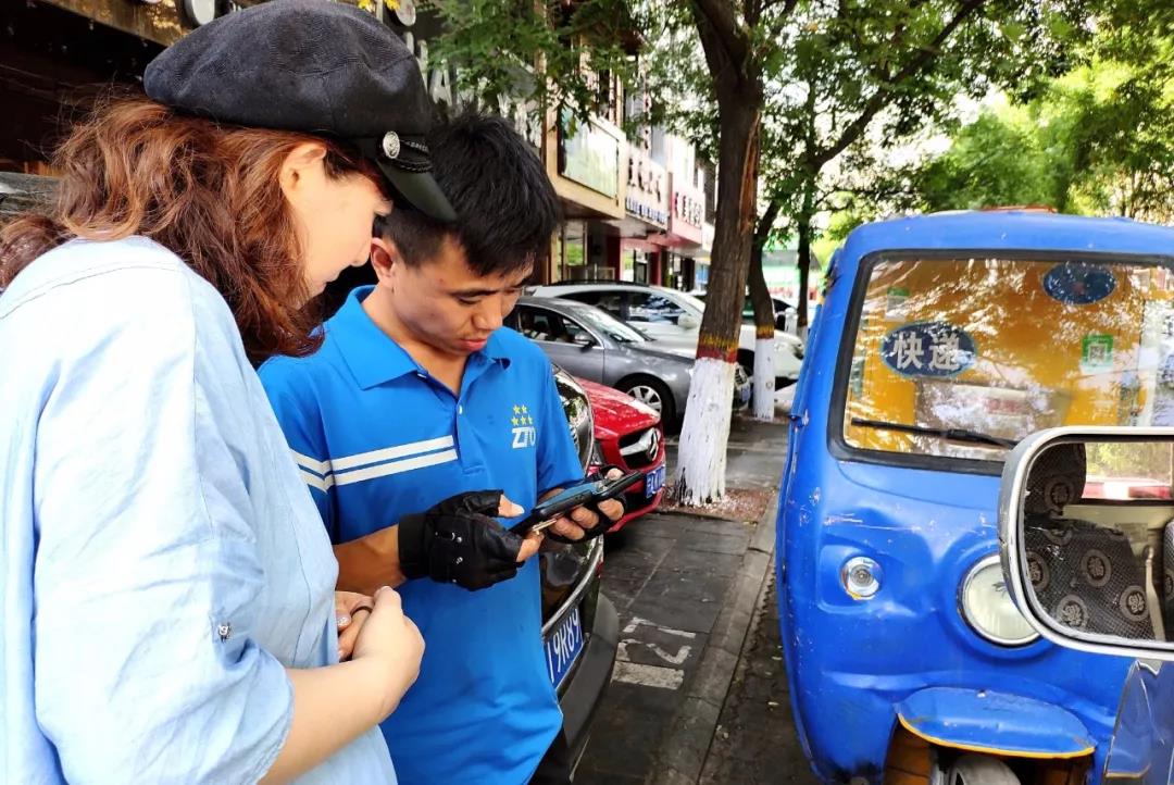 五星快递员,超五成快递员月入不足5000元