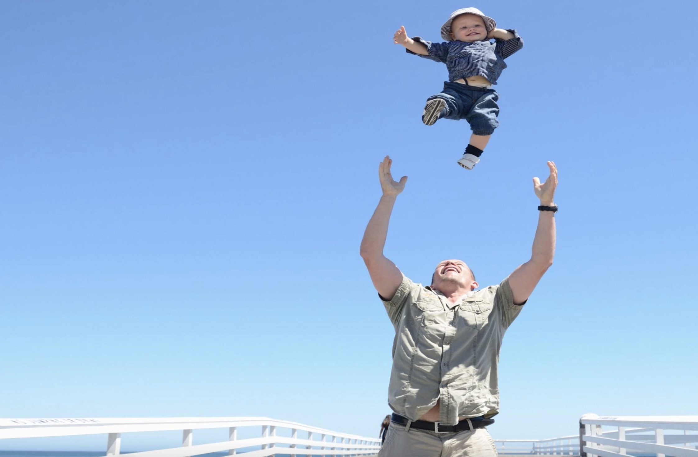 宝宝误拿502胶水滴眼睛怎么办,宝宝误把502滴进眼睛