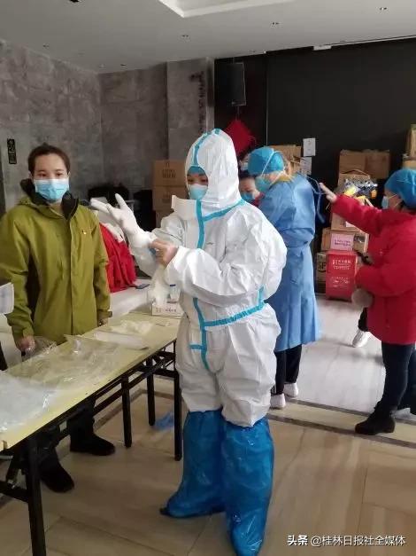 向离休老干部致敬,为95后护士点赞