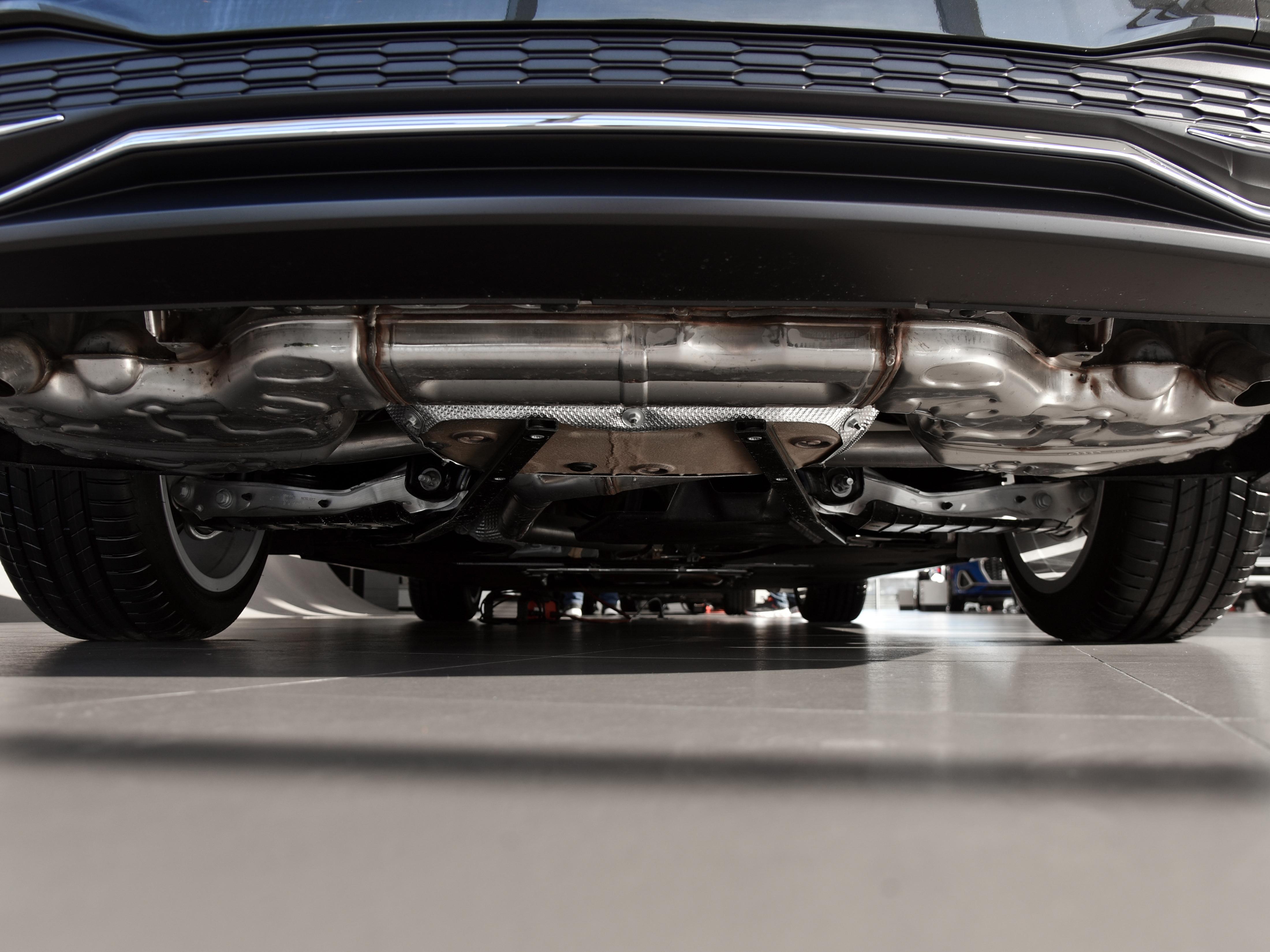 前后五连杆悬架的车有什么优势,全新奥迪a755tfsi