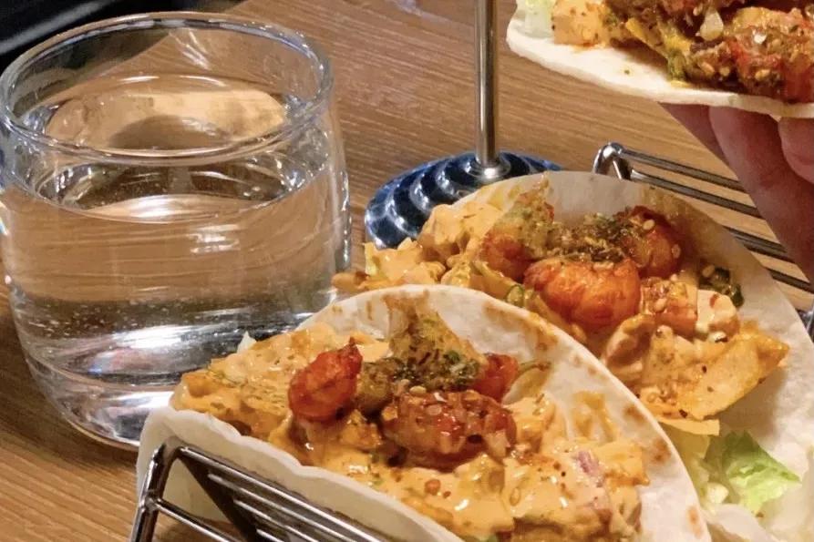 青岛即可以看海还能吃海鲜的地方,去青岛吃好海鲜看大海心情自然好