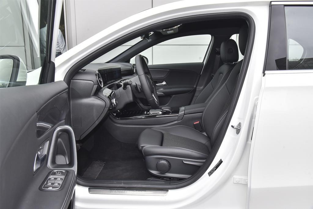 最新奔驰a180两厢落地价,最新2023款奔驰a180l落地价