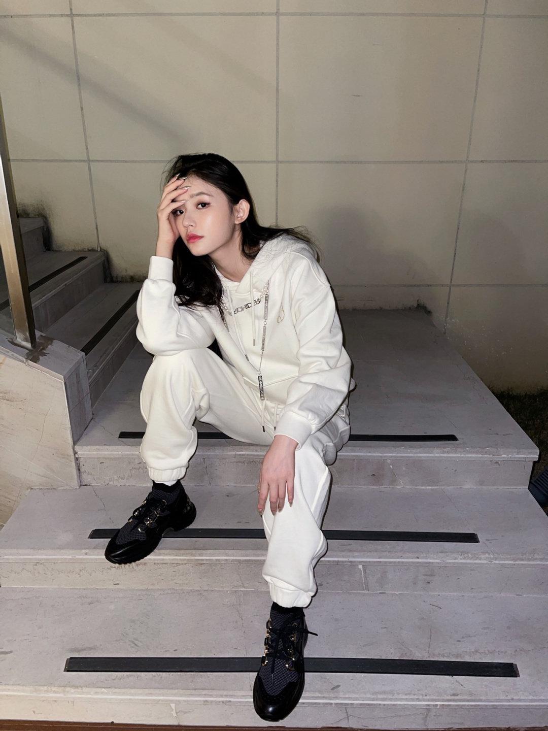 林允穿搭卫衣,林允黑色卫衣搭配图片