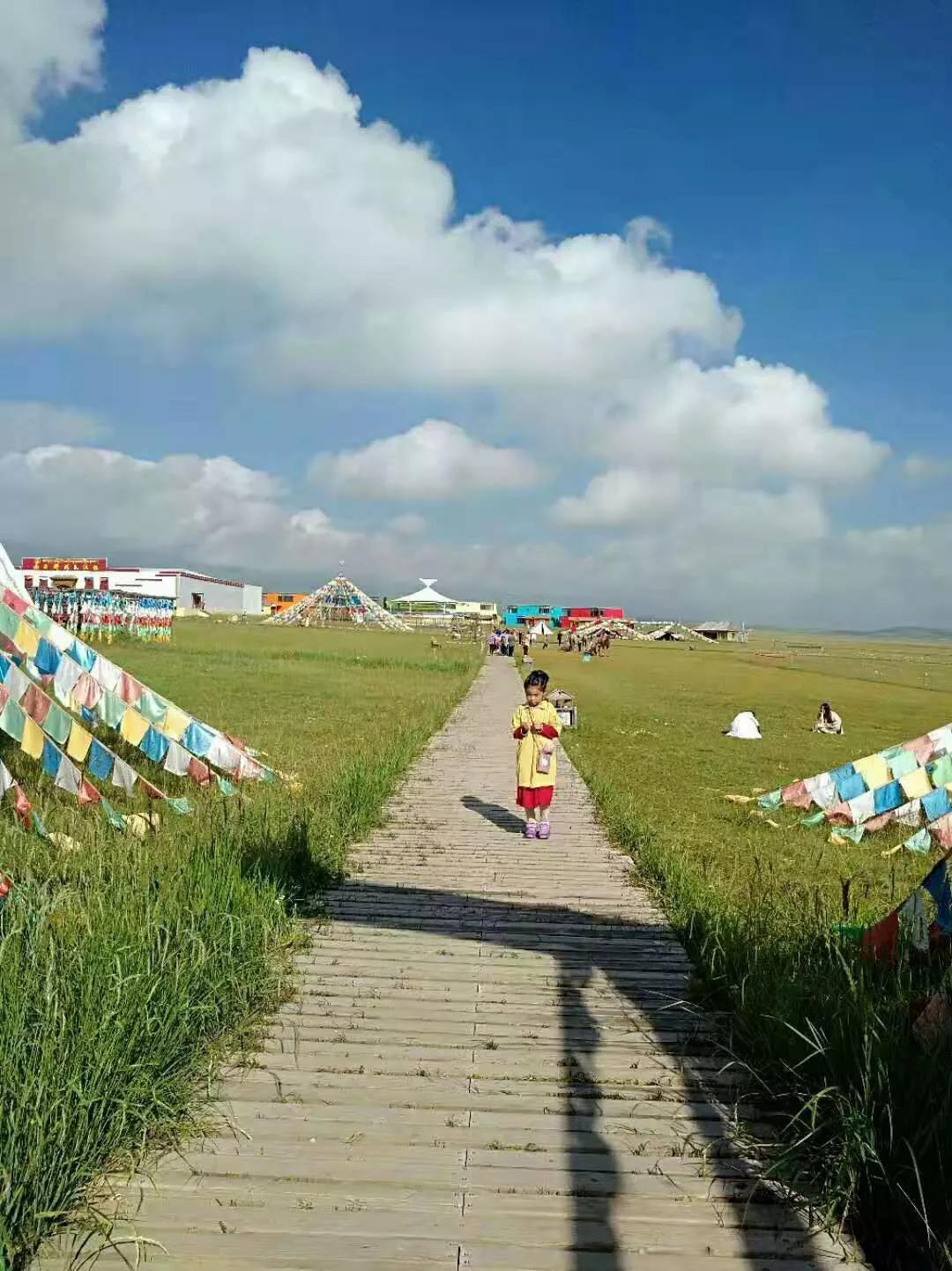 去青海湖的路上,青海湖的达玉部落咋样