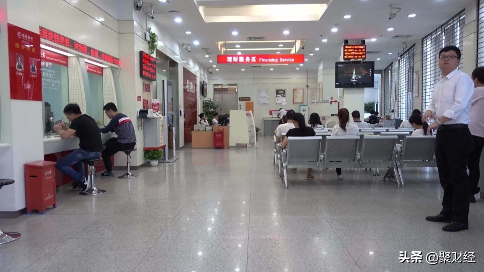 为什么银行人追着你办信用卡,为什么银行的人追着你办信用卡