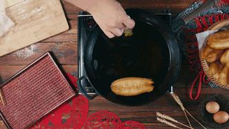 金灿灿的油条,金灿灿的油条一口一个爽爆了