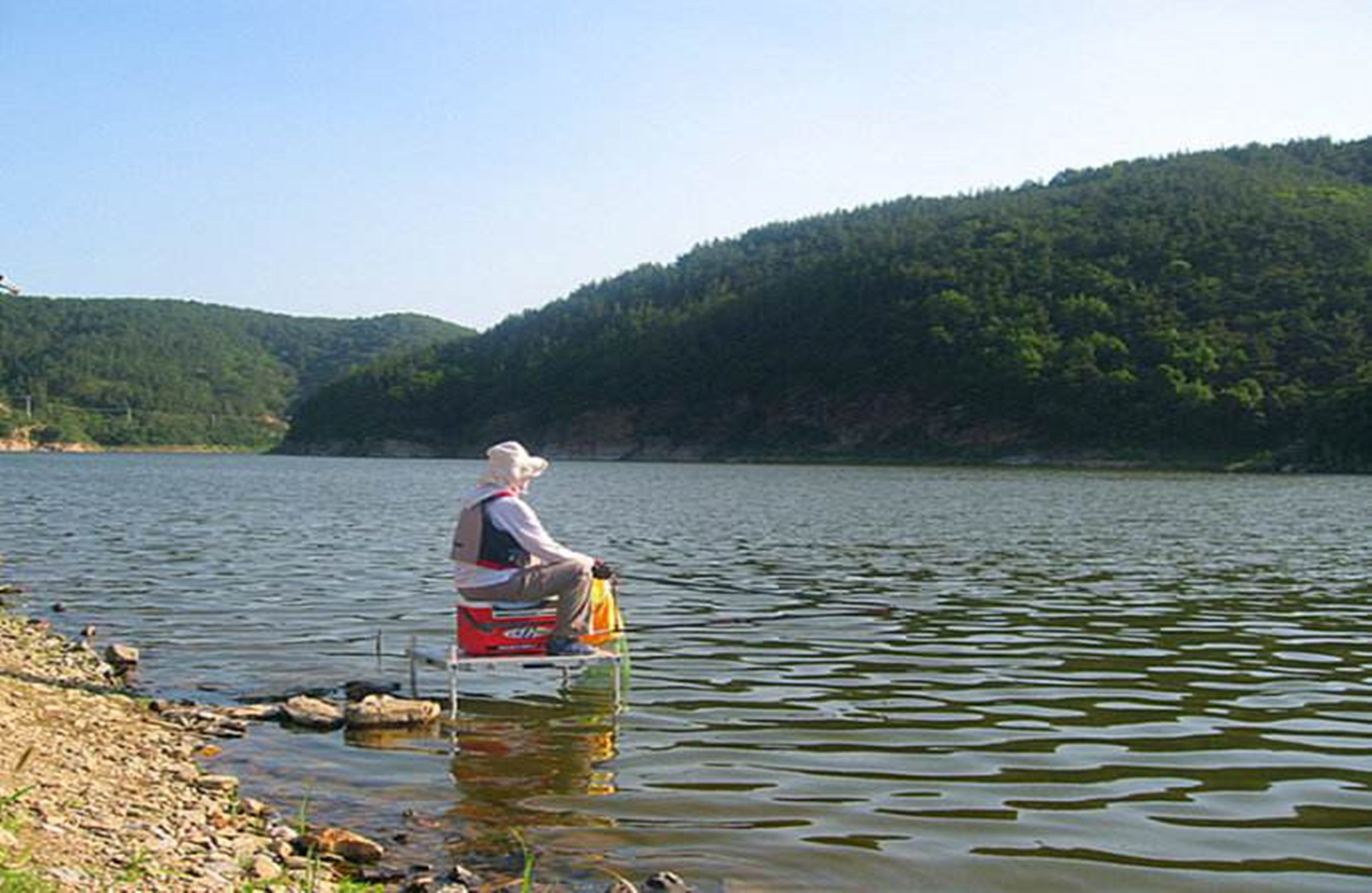 野钓钓鱼用什么鱼线最好,台钓鱼线是碳素线还是尼龙线好