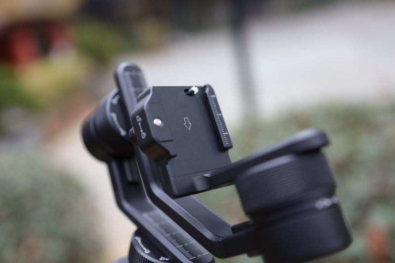 手持稳定器手机和运动相机一体,兼容手机和运动相机的稳定器