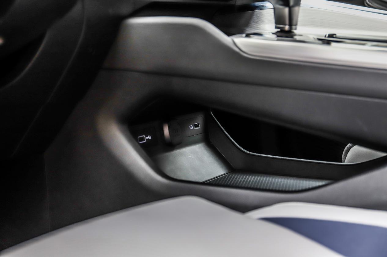 年轻先从动力开始试驾吉利星瑞,颜值才华全都要深度试驾吉利星锐