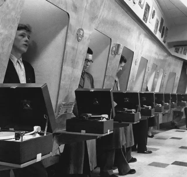 霍金站起来的照片,霍金站着