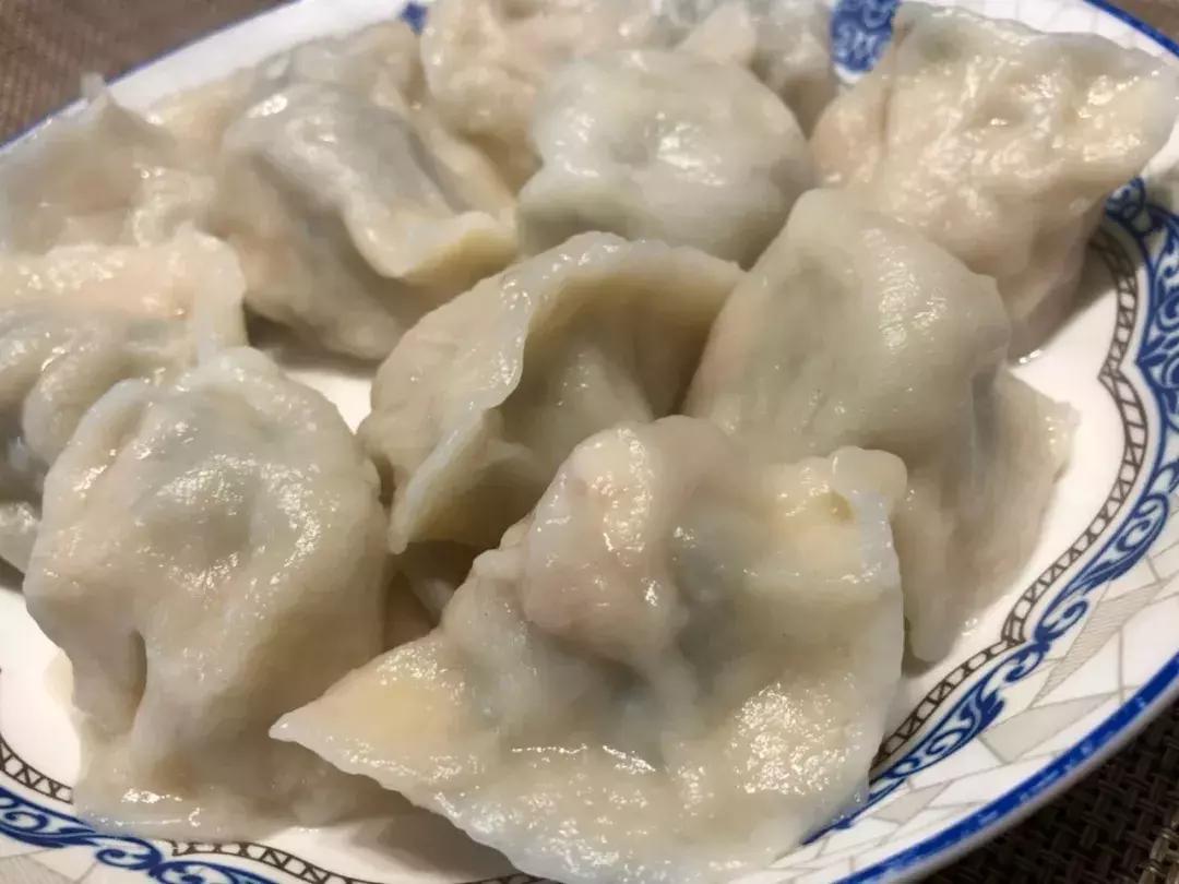 宝宝三文鱼西兰花饺子,三文鱼虾仁儿童家常做法