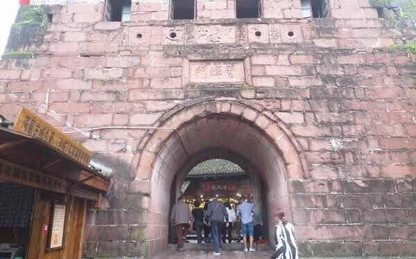 悠悠沱江：渔夫点亮边城夜，灯火照得凤凰醉！