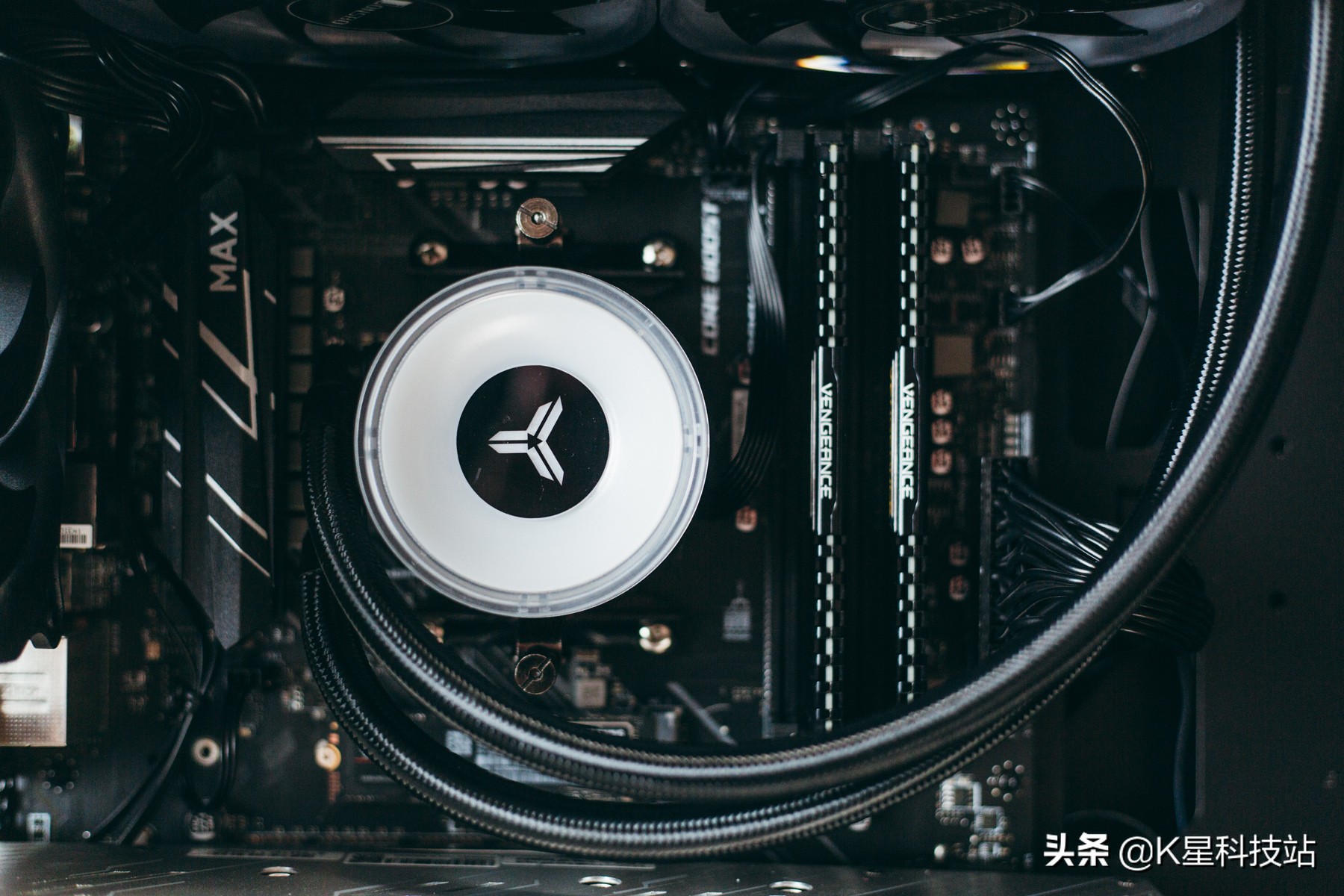 标准ATX剪辑生产力，性价比这么来，3700X水冷主机搭建体验