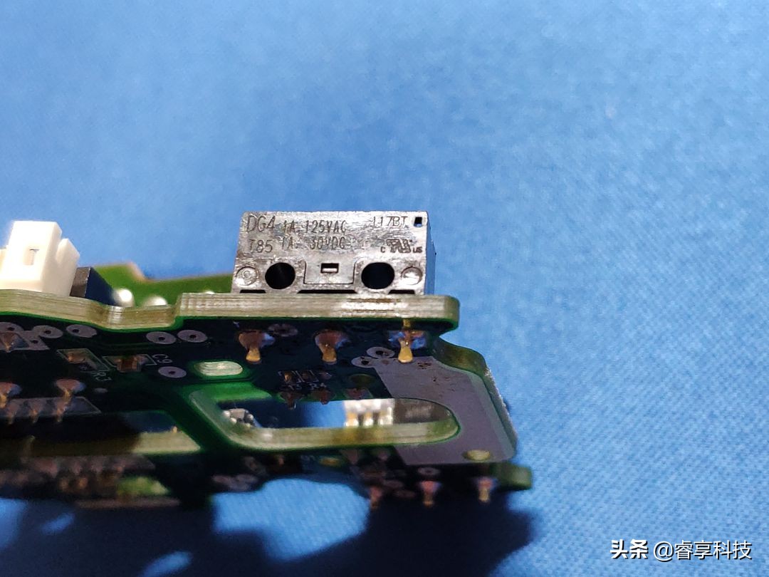 鼠标突然“不听使唤”无法吃鸡？原来是它坏了，可自己动手更换