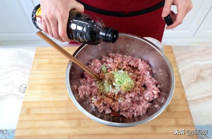 白菜包子好不好吃，怎样调馅是关键，技巧和秘诀详解，太香了