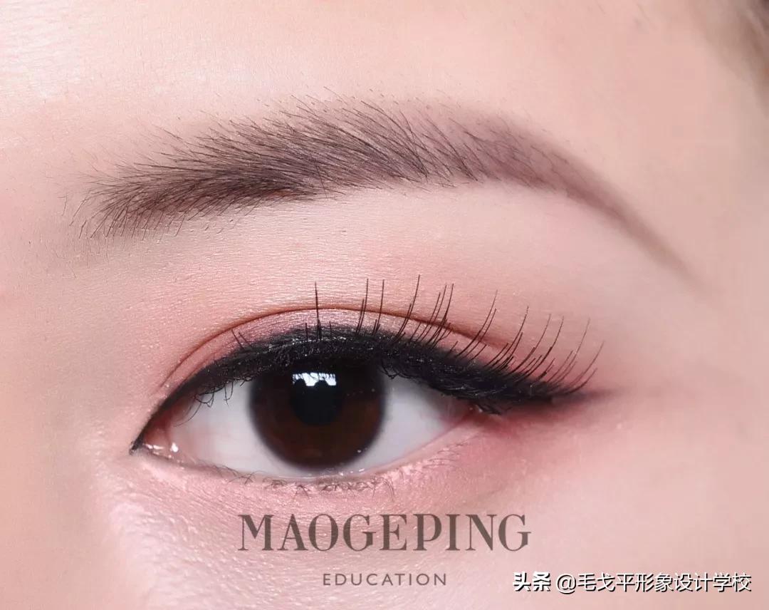 眼妆怎么画眉毛不显精致,眼妆初学者画眉教程