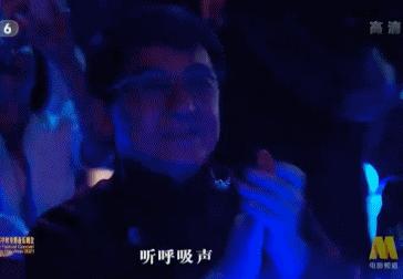 大湾区王菲出场谢霆锋表现,谢霆锋看王菲演唱会的视频