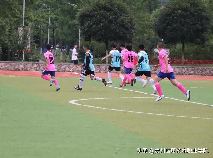 热情，让足球飞起来新青联足球社首届”绿茵杯足球比赛正式开幕