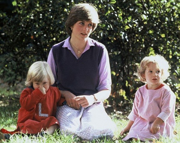1983年戴安娜带小威廉出访澳洲，母子大出风头，查尔斯沦为背景板