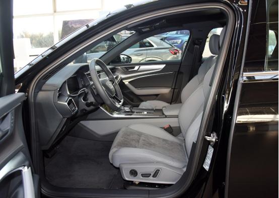 奥迪A6L，搭配3.0T动力，百公里加速仅需6.6秒，油耗9.6L，颜值高