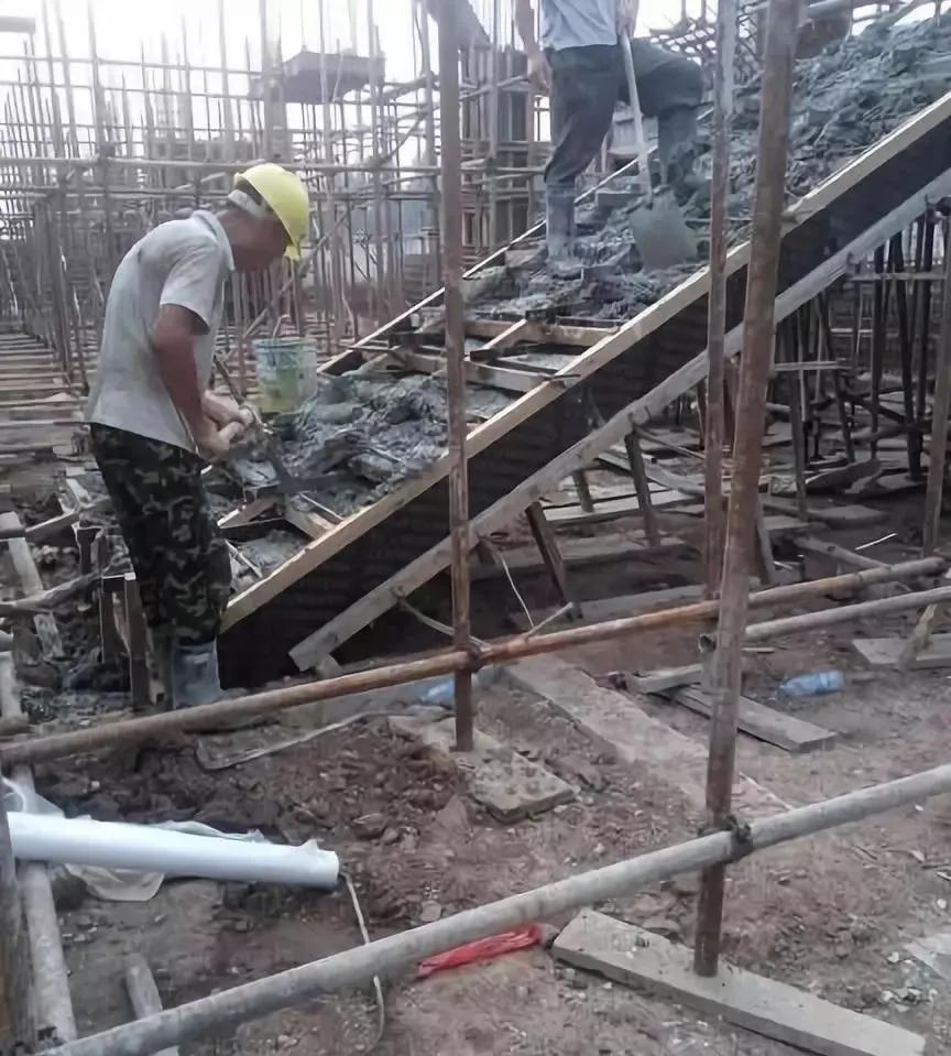 累不死的钢筋工晒不死的架子工,工地木工累还是架子工