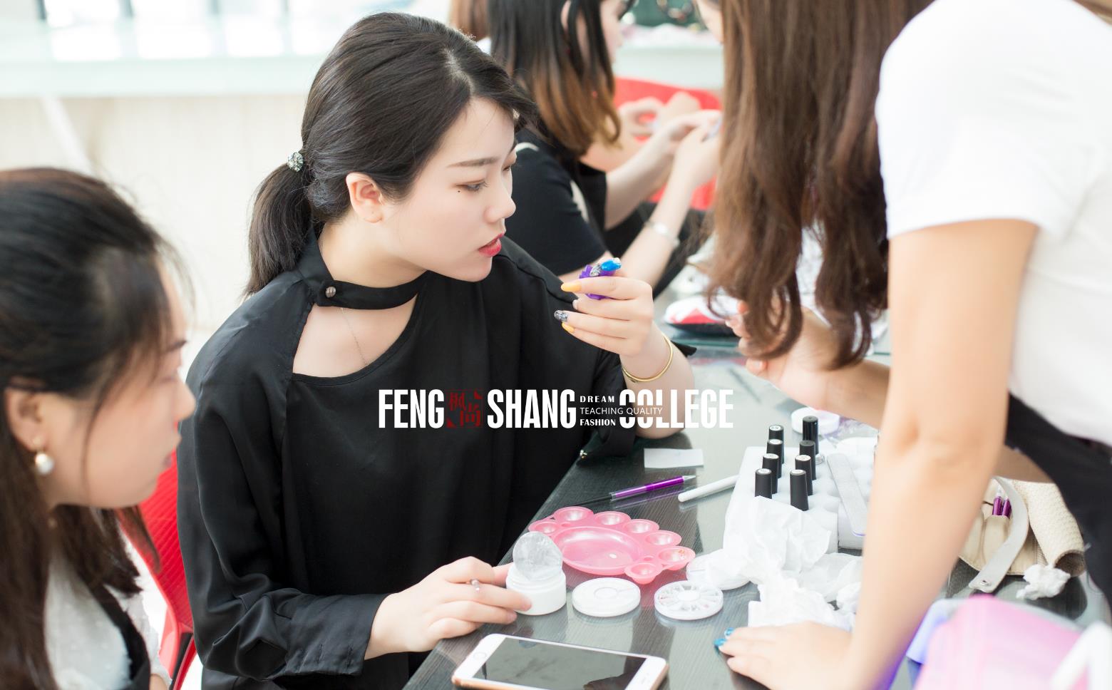 学化妆美甲美睫培训学校,西安美甲培训学校哪个好