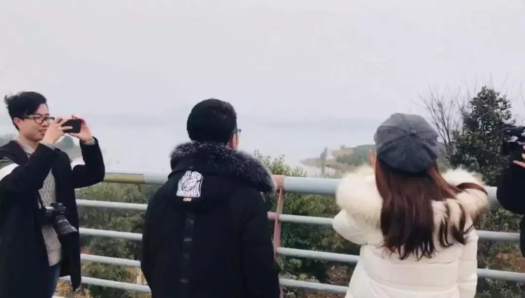 飞翔房车拉摩托,飞翔带上音乐去旅行