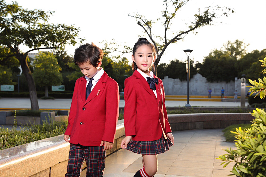 孩子校服脏了用什么洗才干净,深色校服脏了洗不干净用什么方法