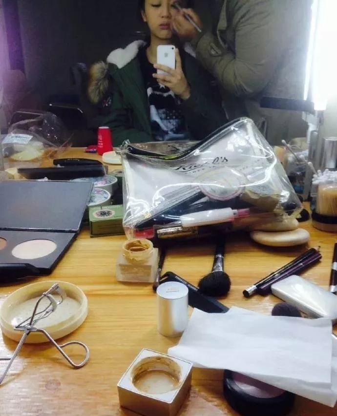 杨紫粉底液怎么选,杨紫推荐控油护肤品