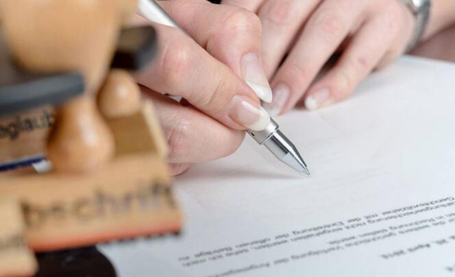 怎样去除衣服上的碳素笔笔迹,衣服上被笔画过怎么洗掉