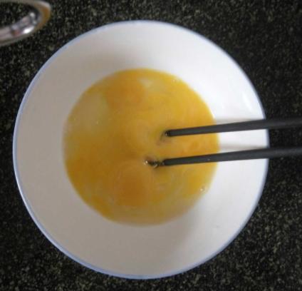 婆婆蒸蛋羹光滑无孔不粘碗，跟着学一遍后，才发现我一直用错方法