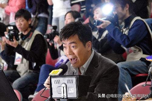 黄健翔经典解说他不是一个人,他不是一个人在战斗黄健翔语录