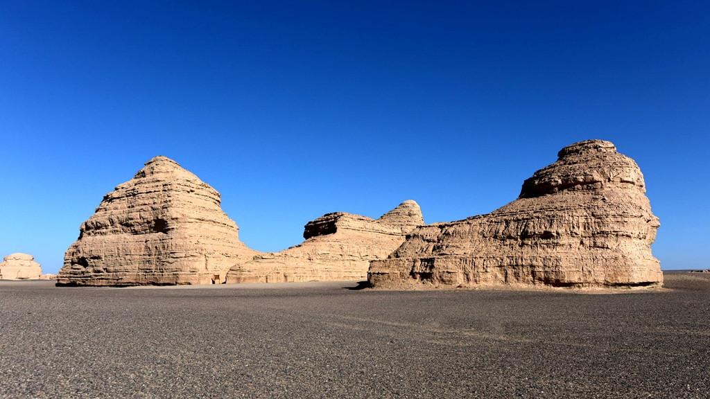 甘肃张掖和敦煌哪个好,甘肃敦煌旅游状况怎样