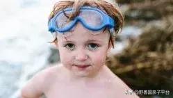 儿童玩水玩沙的正确方法,带小孩去沙滩游泳小技巧