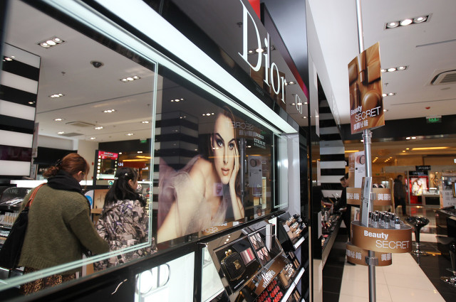 水乳霜精华液眼霜正确使用方法,精华液和精华霜的正确使用方法