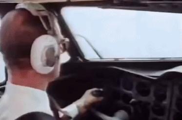 英女王下令封杀50年！王室私生活*片禁**遭泄露，百万人在线吃瓜