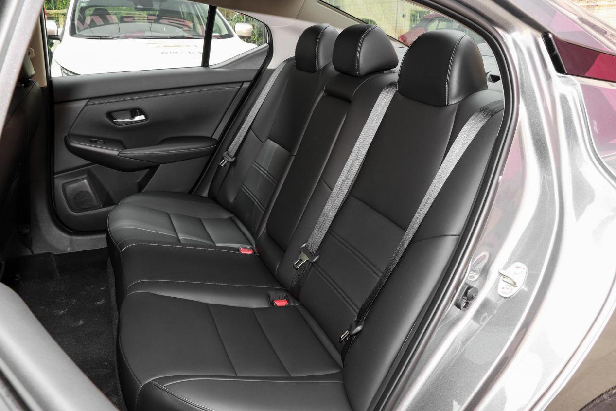 日产轩逸和朗逸哪个值得入手,伊兰特和轩逸哪个更值得入手