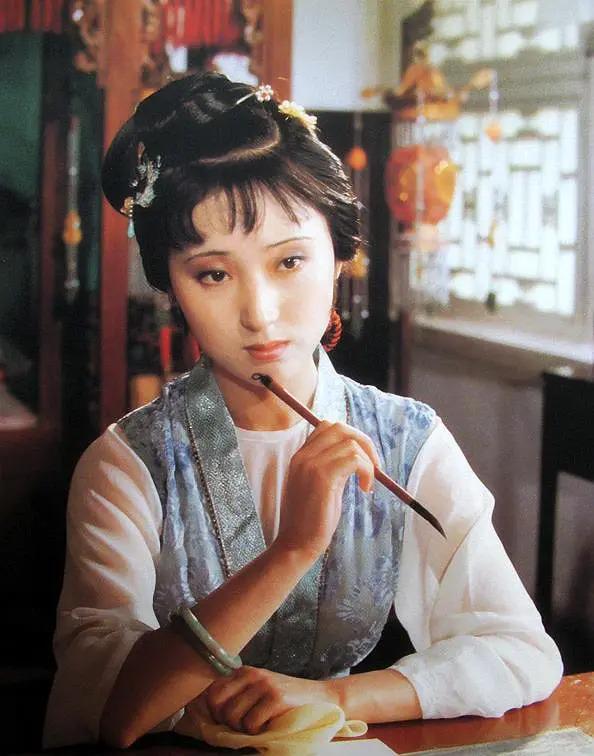 2段婚姻，和丈夫剃度出家，41岁病逝，父亲跪在地上埋怨自己