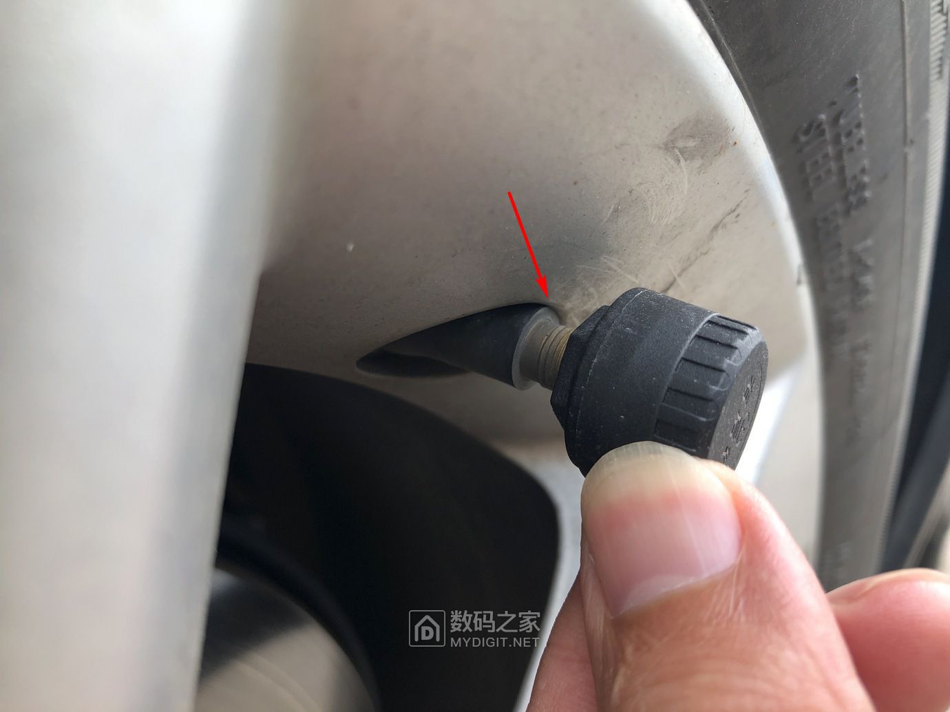 太阳能胎压监测器拆机,太阳能两用进口胎压监测器