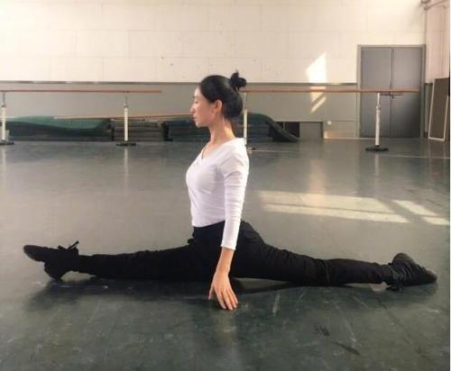 拉筋拉到腿后面的筋痛,拉筋拉到腿发麻好吗