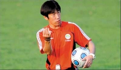 态度决定高度这就是足球的魅力,态度决定高度中国男篮