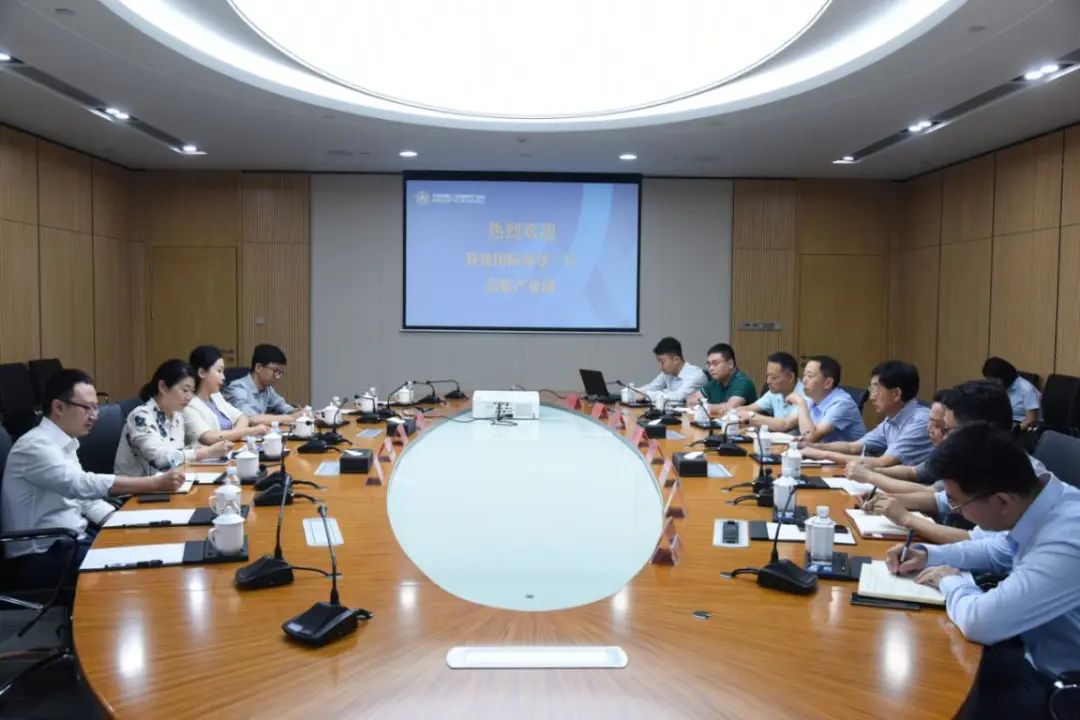 科锐国际*党**委书记崔爱琳一行莅临园区座谈交流